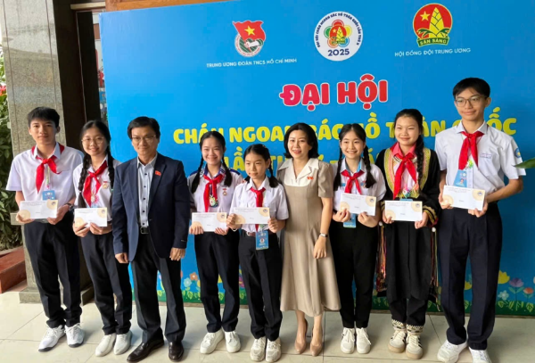 Hình ảnh cho bài viết Đoàn ĐBQH tỉnh gặp mặt đại biểu thiếu nhi dự Đại hội Cháu ngoan Bác Hồ toàn quốc